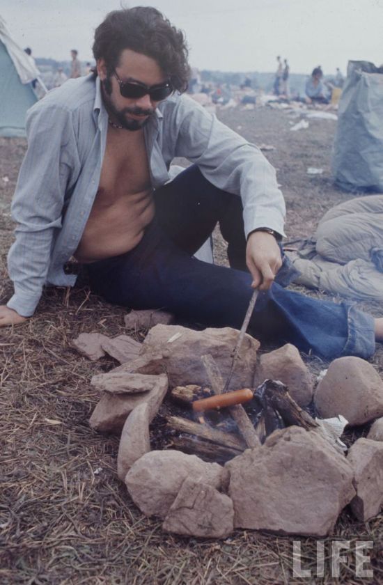 Photos That Show What It Was Like To Be At Woodstock In 1969 (43 pics)