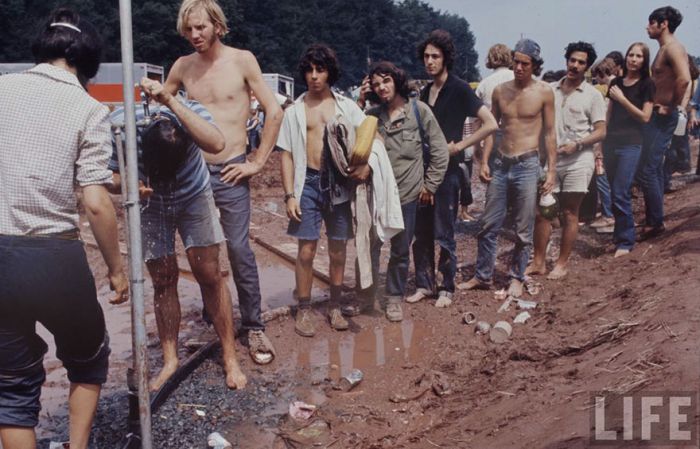 Photos That Show What It Was Like To Be At Woodstock In 1969 (43 pics)