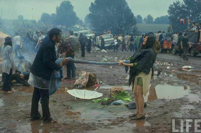 Photos That Show What It Was Like To Be At Woodstock In 1969 (43 pics)