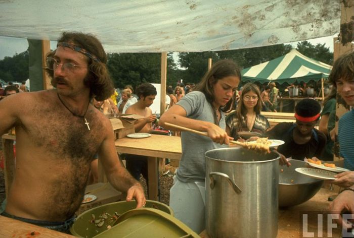 Photos That Show What It Was Like To Be At Woodstock In 1969 (43 pics)