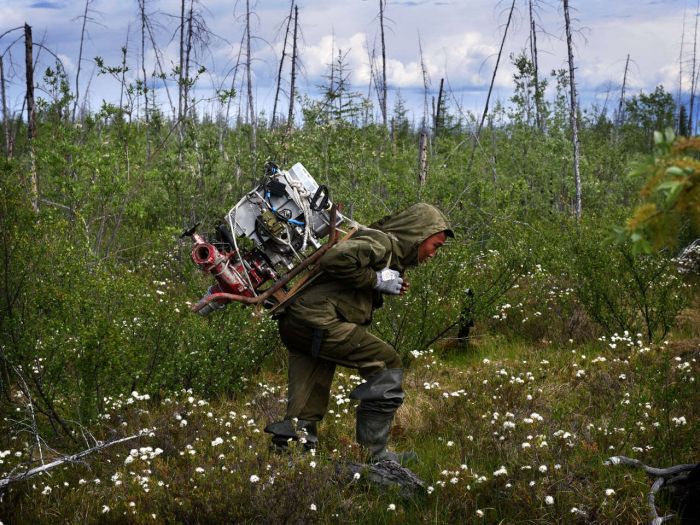 Hunters In Russia Make Millions Selling Prehistoric Remains On The Black Market (33 pics)