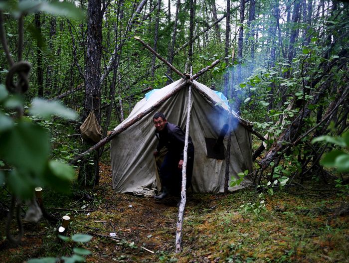 Hunters In Russia Make Millions Selling Prehistoric Remains On The Black Market (33 pics)