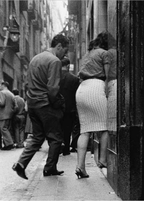 Vintage Photos Show Life In The Slums Of Barcelona (32 pics)