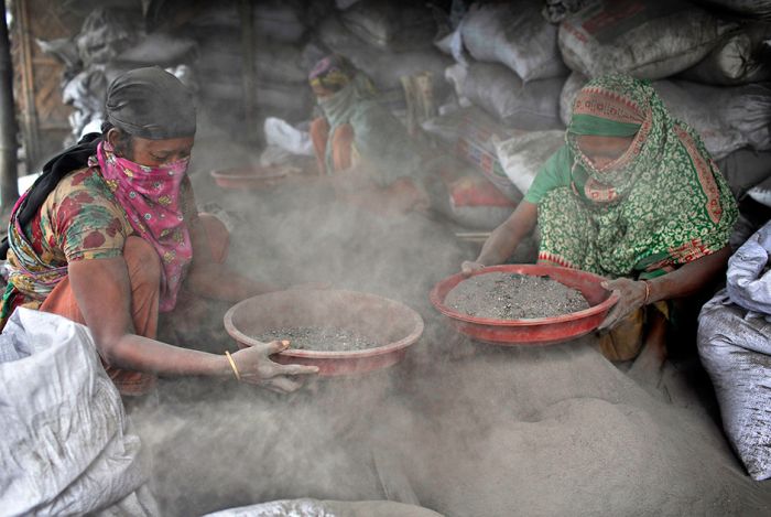 Bangladesh Citizens Work Themselves To The Bone For $10 A Day (15 pics)