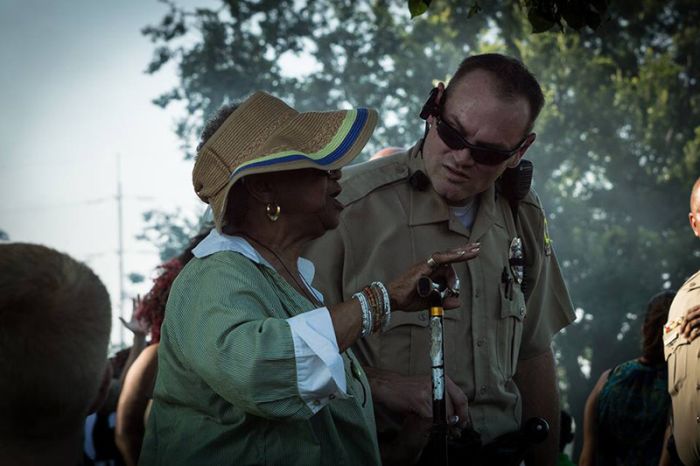 Kansas Cops Throw A Cookout In Honor Of Equality (13 pics)