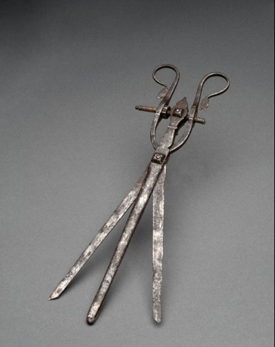15 Disturbing Medical Instruments From The Past That Will Make You Cringe (15 pics)