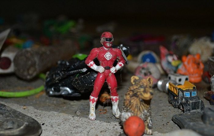 A Power Ranger, Sex Toys, Credit Cards And More Found In London's Sewage System (15 pics)
