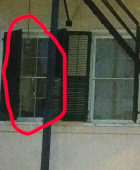 Terrifying Pictures That Will Make You Believe In Ghosts (18 pics)