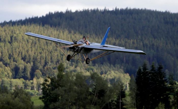 Mechanic Takes To The Skies In His DIY Airplane (13 pics)