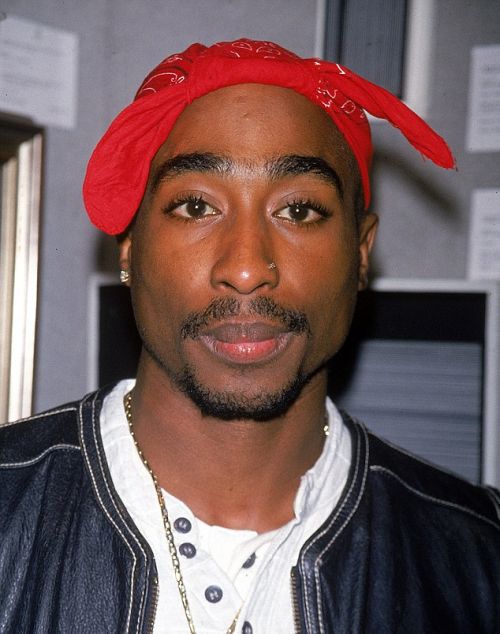 Fans Are Claiming That This Selfie Proves Tupac Shakur Is Still Alive (3 pics)