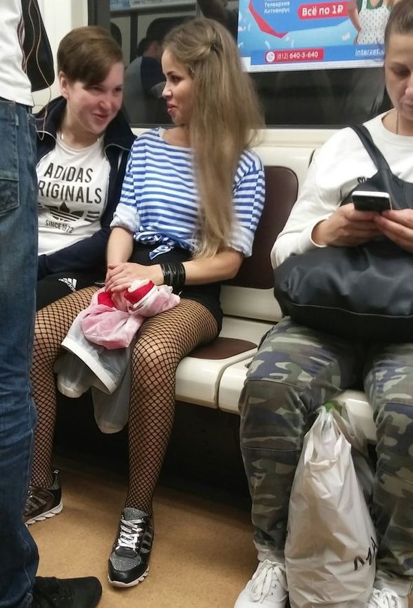 Stange Fashion Styles Spotted On The St. Petersburg Metro (38 pics)