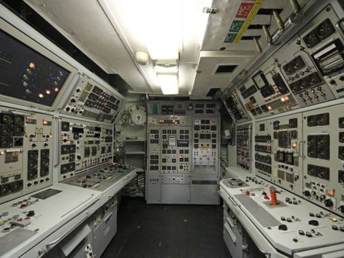 Nuclear Submarine Turned Into A Museum In France (36 pics)