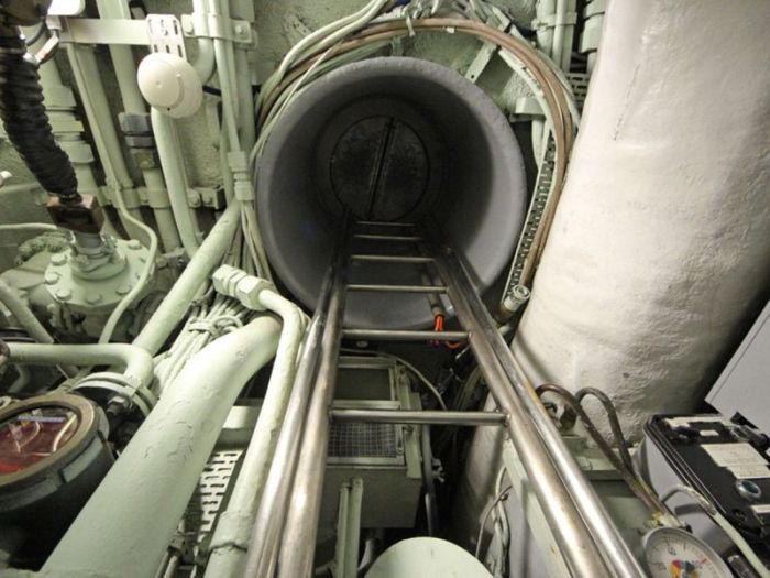 Nuclear Submarine Turned Into A Museum In France (36 pics)