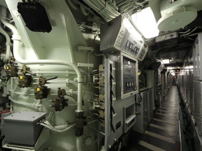 Nuclear Submarine Turned Into A Museum In France (36 pics)