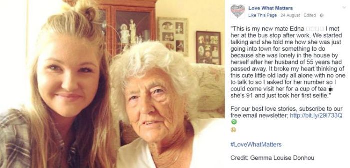 Young Woman Befriends 91 Year Old And Teaches Her How To Snap A Selfie (2 pics)