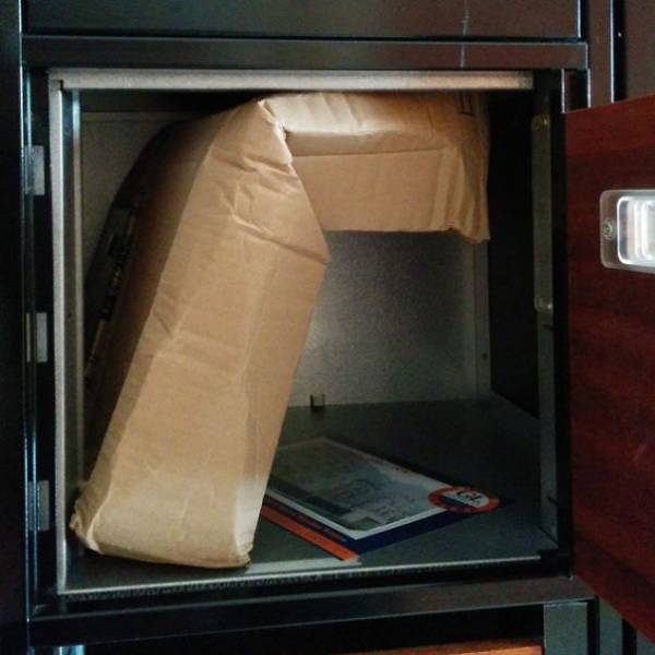 Crazy Delivery Fails That Make You Want To Scream At The Delivery Guy (33 pics)