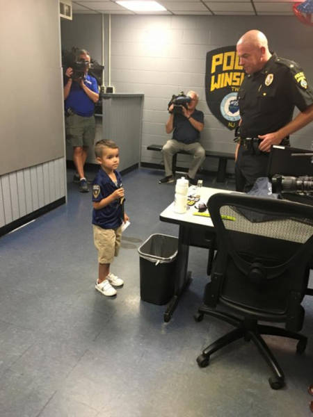 Young Boy Saves Up His Allowance For 5 Months To Surprise Police Officers  (8 pics)