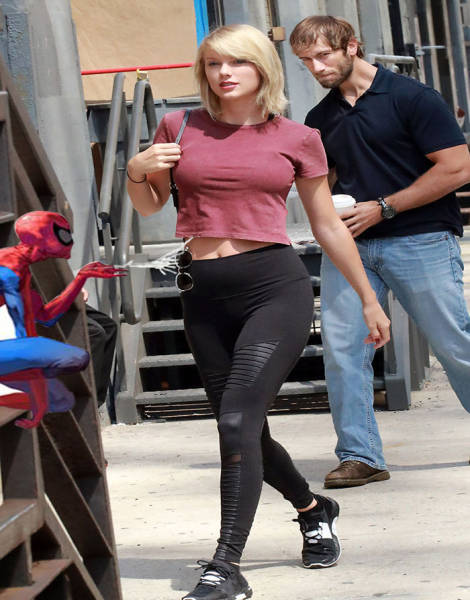 Guy Caught Creepily Staring At Taylor Swift Gets The Photoshop Treatment (51 pics)