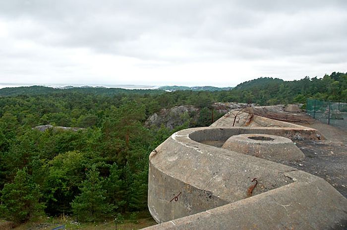 Inside An Abandoned Military Battery Vara In Norway (55 pics)