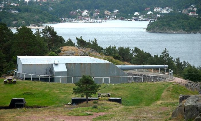 Inside An Abandoned Military Battery Vara In Norway (55 pics)