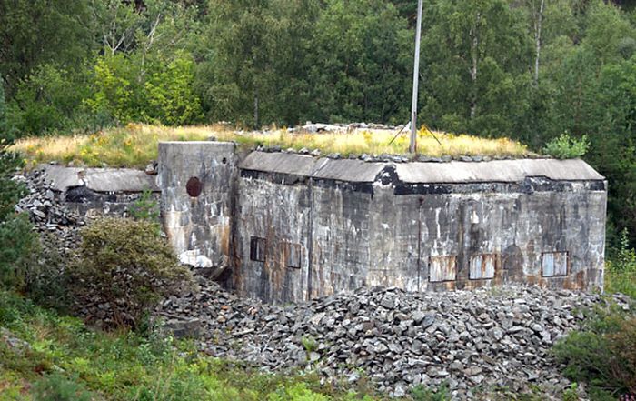 Inside An Abandoned Military Battery Vara In Norway (55 pics)