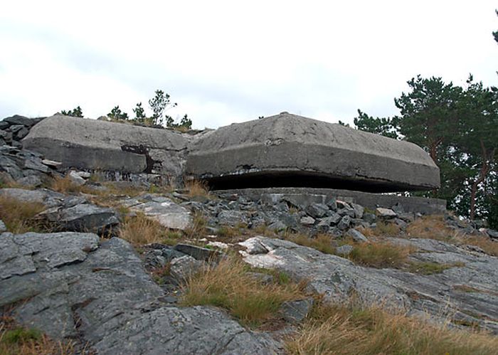 Inside An Abandoned Military Battery Vara In Norway (55 pics)