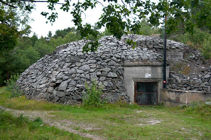 Inside An Abandoned Military Battery Vara In Norway (55 pics)