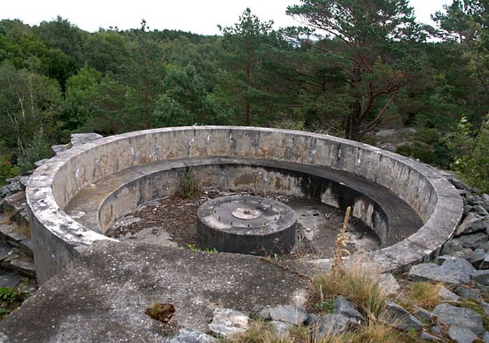 Inside An Abandoned Military Battery Vara In Norway (55 pics)