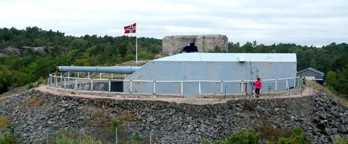 Inside An Abandoned Military Battery Vara In Norway (55 pics)