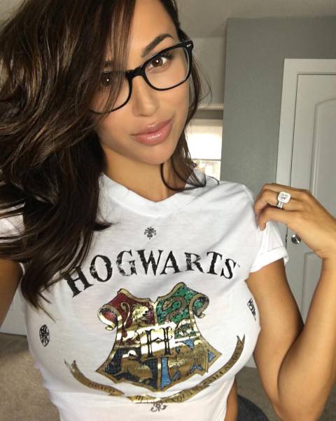 These Hot Girls In Glasses Are As Sexy As They Come (56 pics)