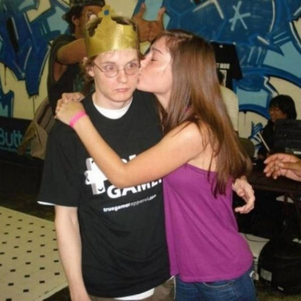 If These Nerds Can Get The Girl Then You Can Do It Too (33 pics)