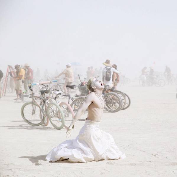 The Most Incredible Photos From Burning Man 2016 (25 pics)