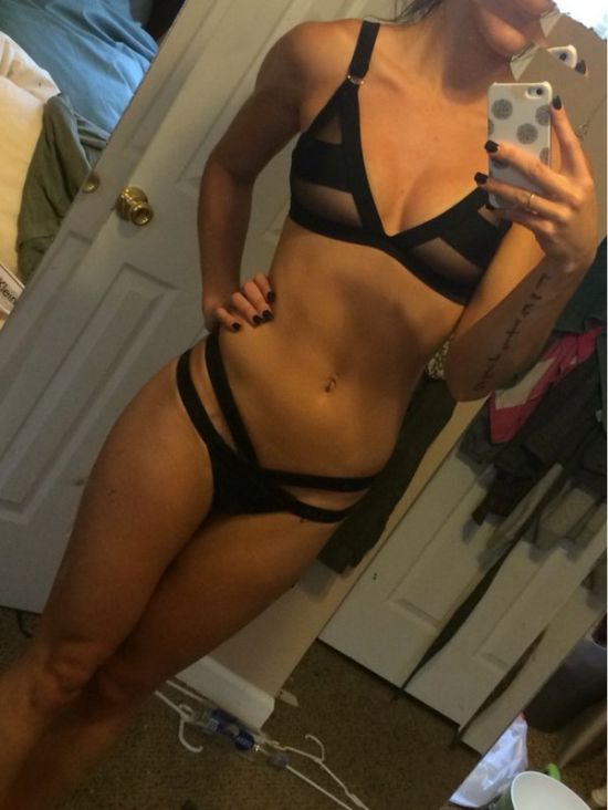 A Hot Collection Of Gorgeous Girls Taking Sexy Selfies (28 pics)