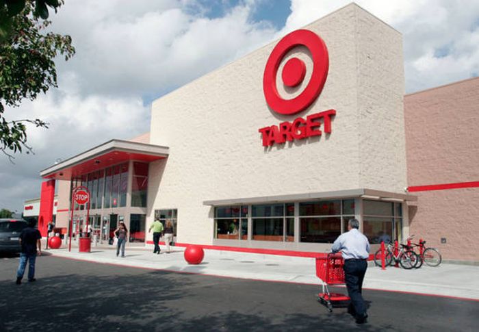 New Target Employee Shares A Detailed Story About His First Week On The Job (6 pics)