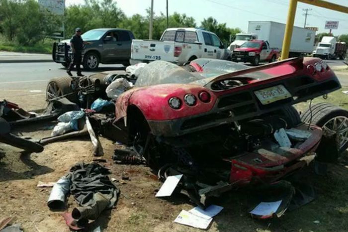 Koenigsegg CCX Totaled In Mexico After High Speed Crash (6 pics)