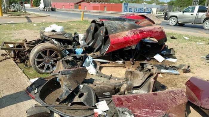 Koenigsegg CCX Totaled In Mexico After High Speed Crash (6 pics)