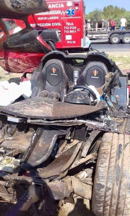 Koenigsegg CCX Totaled In Mexico After High Speed Crash (6 pics)