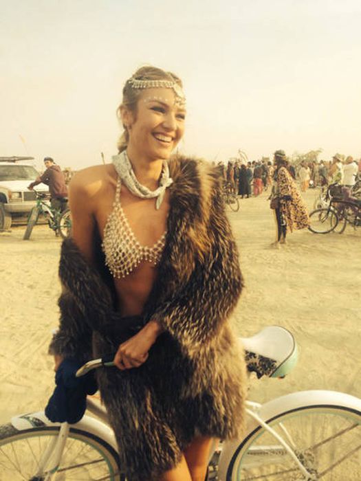 You Can Meet Some Beautiful Women At Burning Man Festival (46 pics)