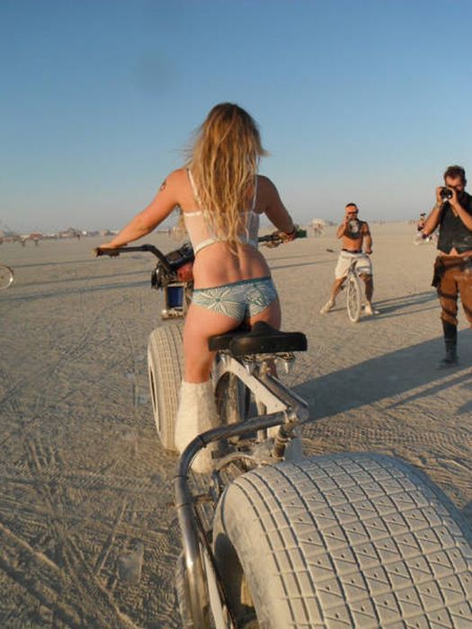You Can Meet Some Beautiful Women At Burning Man Festival (46 pics)