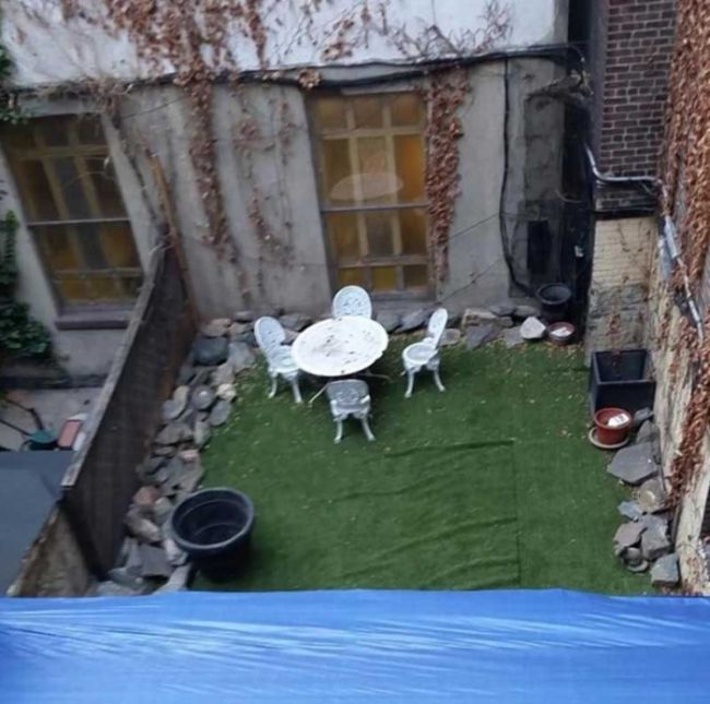 Man Hides New York Living Space Under A Patio (3 pics)
