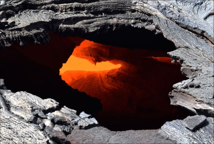 Lava From Kilauea Volcano In Hawaii Finally Reaches The Ocean (19 pics)