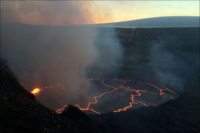 Lava From Kilauea Volcano In Hawaii Finally Reaches The Ocean (19 pics)
