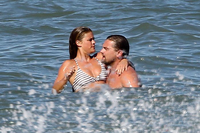 Leonardo DiCaprio's Love Nina Agdal Stuns In Sports Illustrated Bikini Photos (20 pics)