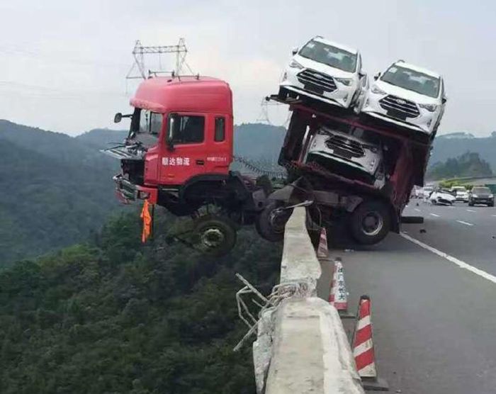 Car Carrier In China Almost Falls Off The Edge Of A Bridge (4 pics)