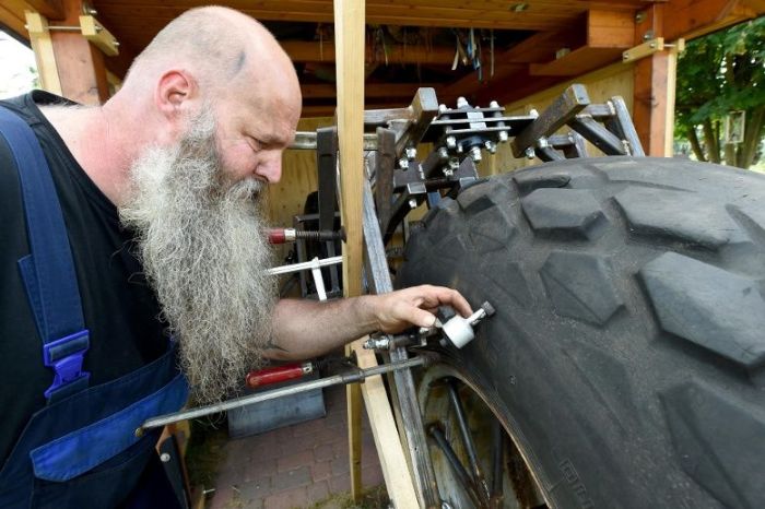 German Man Builds Heaviest Bike In The World (6 pics)