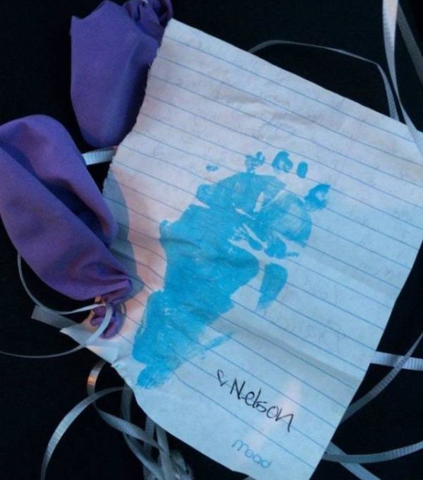 Girl Finds Heartwarming Note Meant For Someone In Heaven (3 pics)