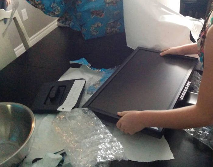 Two Brothers Get The Perfect Gift For Their Gamer Sister (19 pics)
