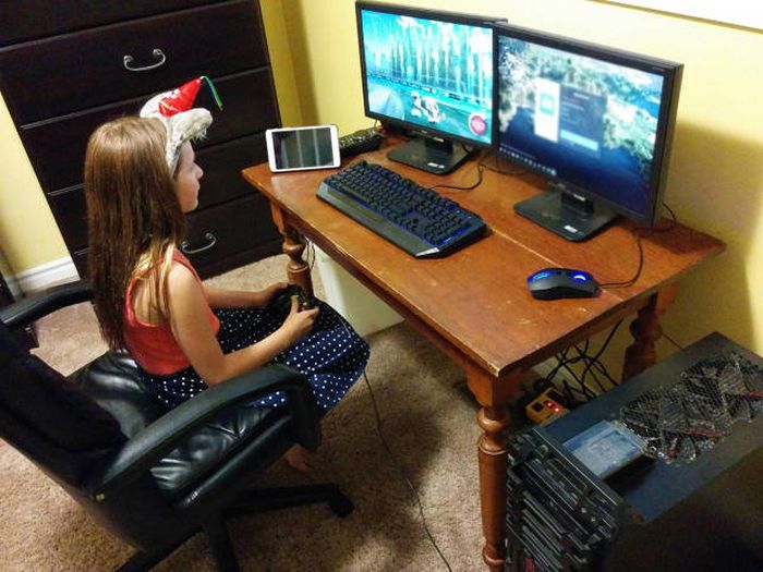 Two Brothers Get The Perfect Gift For Their Gamer Sister (19 pics)