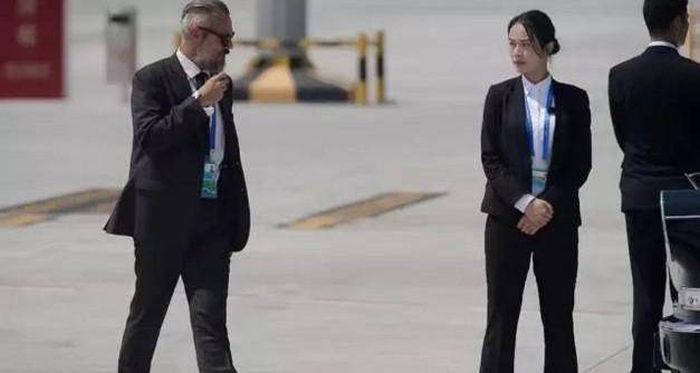 Chinese Soldier At The G20 Summit Now Being Called Prettiest Bodyguard (8 pics)