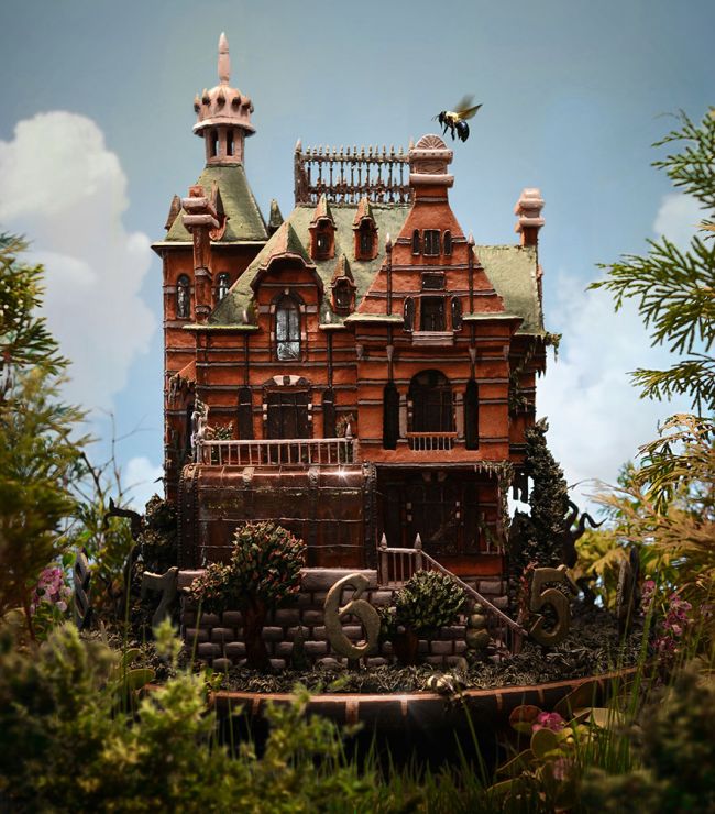 Artist Creates Edible Replica Of A House From Tim Burton’s Newest Movie (4 pics)